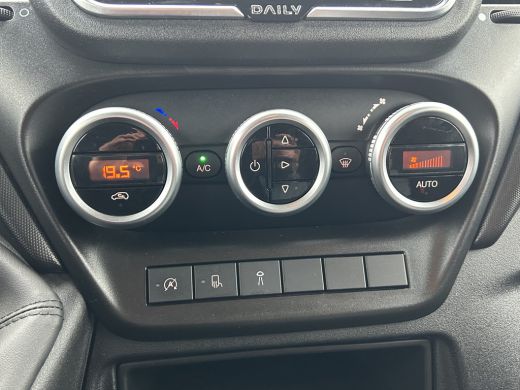 Iveco Daily 35S14 2.3 D / PICK UP MET LANGE BAK / 7 PERSOONS DUBBELE CABINE / 22.770 KM / AIRCO / CRUISE / NA... ActivLease financial lease