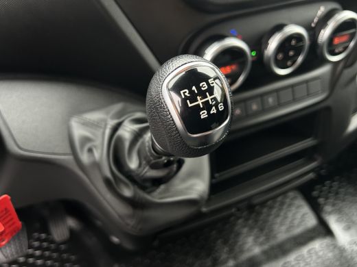 Iveco Daily 35S14 2.3 D / PICK UP MET LANGE BAK / 7 PERSOONS DUBBELE CABINE / 22.770 KM / AIRCO / CRUISE / NA... ActivLease financial lease