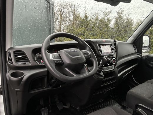 Iveco Daily 35S14 2.3 D / PICK UP MET LANGE BAK / 7 PERSOONS DUBBELE CABINE / 22.770 KM / AIRCO / CRUISE / NA... ActivLease financial lease