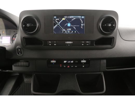 Mercedes Sprinter 319 3.0 CDI L2H1 V6 191PK Automaat Airco Cruise Carplay Camera Navigatie 3 Persoons Trekhaak ActivLease financial lease