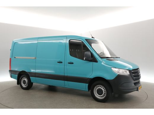 Mercedes Sprinter 319 3.0 CDI L2H1 V6 191PK Automaat Airco Cruise Carplay Camera Navigatie 3 Persoons Trekhaak ActivLease financial lease