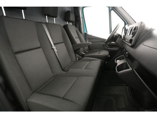 Mercedes Sprinter 319 3.0 CDI L2H1 V6 191PK Automaat Airco Cruise Carplay Camera Navigatie 3 Persoons Trekhaak ActivLease financial lease