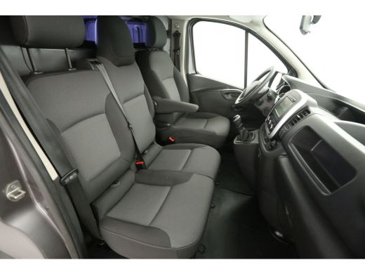 Renault Trafic 2.0 dCi L2H1 Airco Cruise Navigatie PDC 3 Persoons LED Elektrpakket Trekhaak ActivLease financial lease