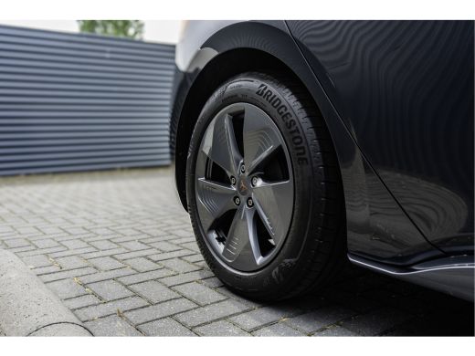 Seat Born Business Plus 62 kWh | LED | Camera | CarPlay | Navigatie | iClimate | Cruise ActivLease financial lease
