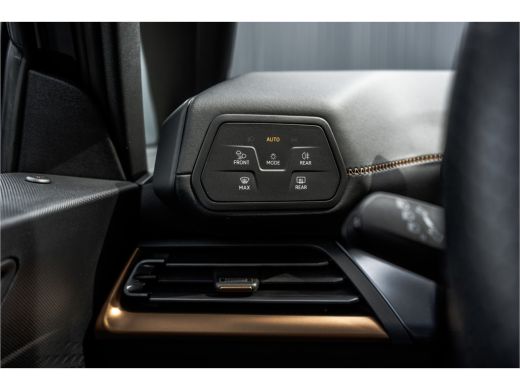 Seat Born Business Plus 62 kWh | LED | Camera | CarPlay | Navigatie | iClimate | Cruise ActivLease financial lease