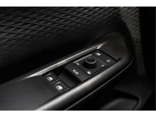 Seat Born Business Plus 62 kWh | LED | Camera | CarPlay | Navigatie | iClimate | Cruise ActivLease financial lease