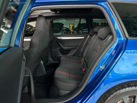 Skoda Octavia Combi 1.5 TSI Greentech Sport Business NL AUTO | PANO | SPORTSTOELEN | CARPLAY | ActivLease financial lease