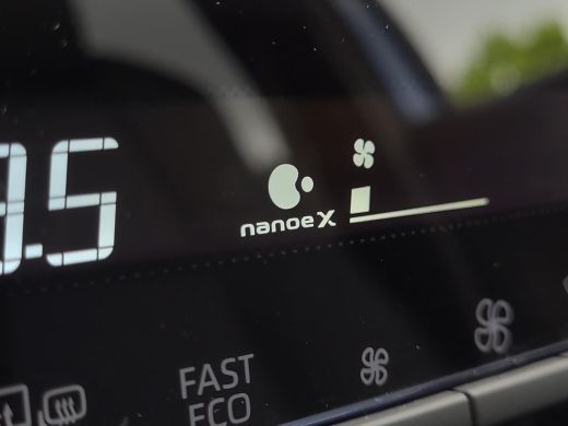 Toyota Yaris 1.5 Hybrid 130 Launch Edition | Apple CarPlay | Head-Up | Blindspot | Rijklaarprijs incl. garantie | ActivLease financial lease