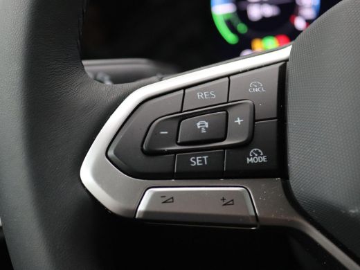 Volkswagen Golf 1.5 eHybrid Life Edition 204PK DSG Navi via Apple Carplay/Android Auto, Achteruitrijcamera, Stoel... ActivLease financial lease