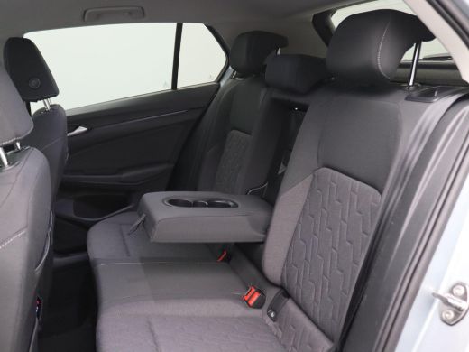 Volkswagen Golf 1.5 eHybrid Life Edition 204PK DSG Navi via Apple Carplay/Android Auto, Achteruitrijcamera, Stoel... ActivLease financial lease
