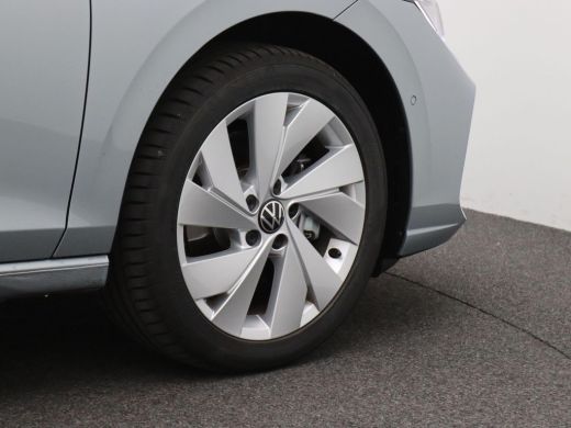 Volkswagen Golf 1.5 eHybrid Life Edition 204PK DSG Navi via Apple Carplay/Android Auto, Achteruitrijcamera, Stoel... ActivLease financial lease