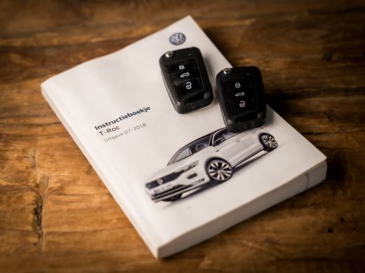 Volkswagen T-Roc 1.5 TSI Sport 150Pk Automaat (APPLE CARPLAY, GROOT NAVI, GETINT GLAS, CLIMATE, ADAPTIVE CRUISE, S... ActivLease financial lease
