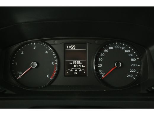 Volkswagen Transporter 2.0 TDI L2H1 140PK Airco Trekhaak Imperiaal Bluetooth Elektrpakket ActivLease financial lease