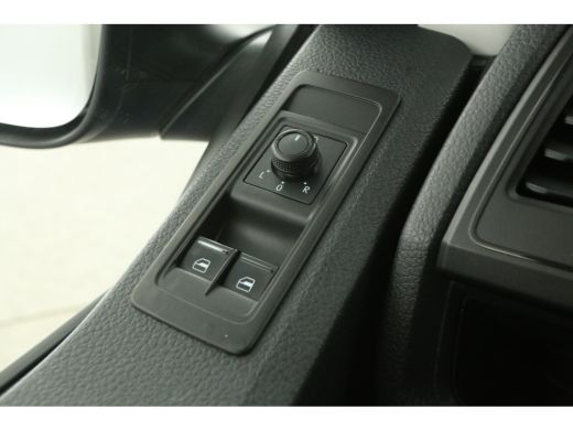 Volkswagen Transporter 2.0 TDI L2H1 140PK Airco Trekhaak Imperiaal Bluetooth Elektrpakket ActivLease financial lease