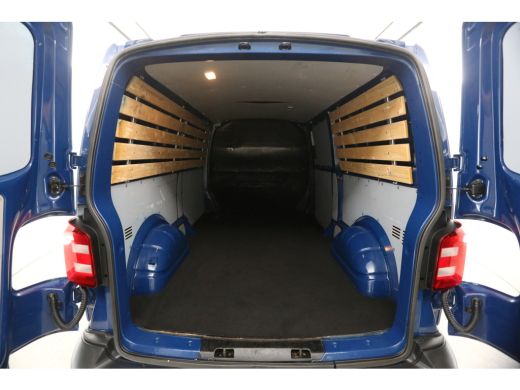 Volkswagen Transporter 2.0 TDI L2H1 140PK Airco Trekhaak Imperiaal Bluetooth Elektrpakket ActivLease financial lease