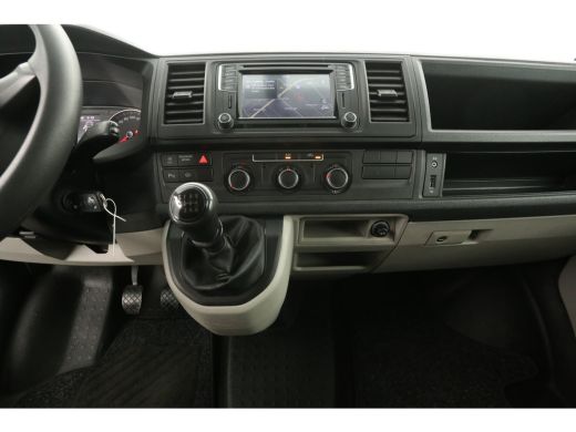 Volkswagen Transporter 2.0 TDI L2H1 204PK Airco Carplay Cruise Trekhaak Navigatie Parkeersensoren ActivLease financial lease