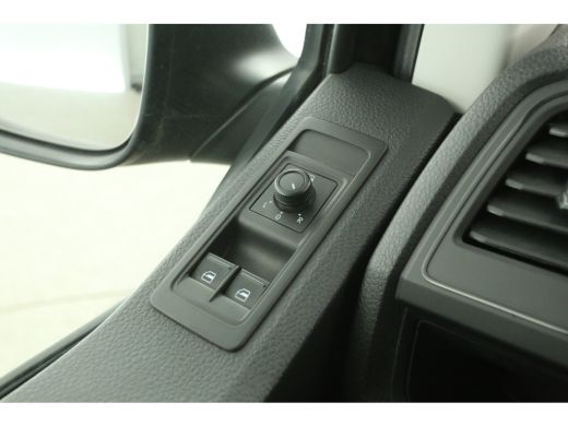 Volkswagen Transporter 2.0 TDI L2H1 204PK Airco Carplay Cruise Trekhaak Navigatie Parkeersensoren ActivLease financial lease