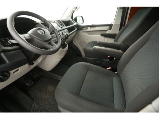 Volkswagen Transporter 2.0 TDI L2H1 204PK Airco Carplay Cruise Trekhaak Navigatie Parkeersensoren ActivLease financial lease