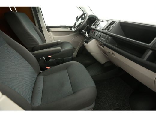 Volkswagen Transporter 2.0 TDI L2H1 204PK Airco Carplay Cruise Trekhaak Navigatie Parkeersensoren ActivLease financial lease