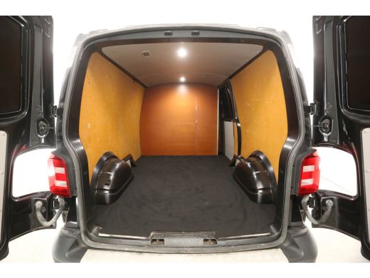Volkswagen Transporter 2.0 TDI L2H1 204PK Airco Carplay Cruise Trekhaak Navigatie Parkeersensoren ActivLease financial lease