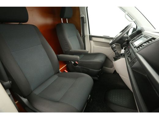 Volkswagen Transporter 2.0 TDI L2H1 204PK Airco Carplay Cruise Trekhaak Navigatie Parkeersensoren ActivLease financial lease