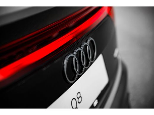 Audi Q8 55 TFSI e quattro Pro Line S | Panoramadak | Supersportstoelen | Assistentiepakket tour | Parking... ActivLease financial lease