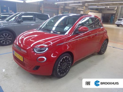 Fiat 500 3+1 La Prima 42 kWh 3-Fase | Vol-Leder | Navigatie | Achteruitrijcamera | Stoelverwarming | Adapt... Fiat 500 3+1 La Prima 42 kWh 3-Fase | Vol-Leder | Navigatie | Achteruitrijcamera | Stoelverwarming | Adapt...