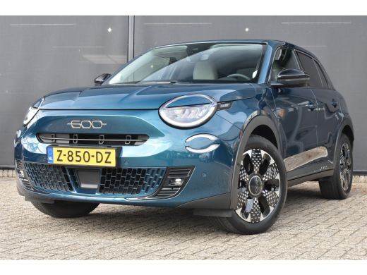 Fiat 600E La Prima 54 kWh | Vol-Leder | Elektr. Achterklep | Navigatie | Stoelverwarming | achteruitrijcame... Fiat 600E La Prima 54 kWh | Vol-Leder | Elektr. Achterklep | Navigatie | Stoelverwarming | achteruitrijcame...