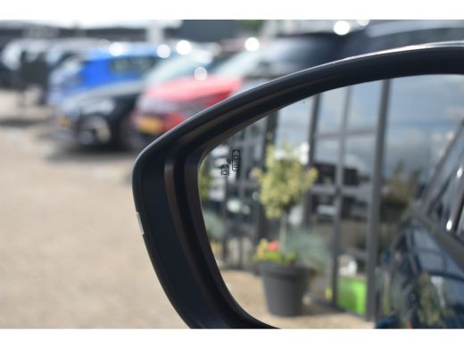 Fiat 600E La Prima 54 kWh | Vol-Leder | Elektr. Achterklep | Navigatie | Stoelverwarming | achteruitrijcame... ActivLease financial lease