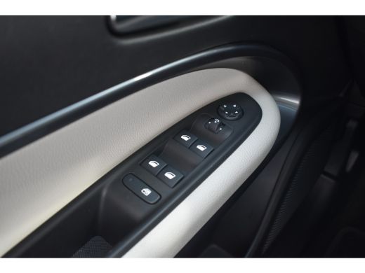 Fiat 600E La Prima 54 kWh | Vol-Leder | Elektr. Achterklep | Navigatie | Stoelverwarming | achteruitrijcame... ActivLease financial lease