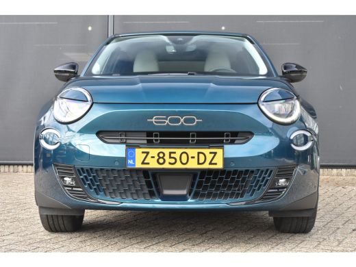 Fiat 600E La Prima 54 kWh | Vol-Leder | Elektr. Achterklep | Navigatie | Stoelverwarming | achteruitrijcame... ActivLease financial lease