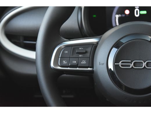 Fiat 600 54kWh Urban | Navigatie By App | Parkeersensoren | Cruise Control | Apple Carplay | Android Auto ... ActivLease financial lease