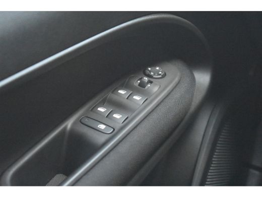 Fiat 600 54kWh Urban | Navigatie By App | Parkeersensoren | Cruise Control | Apple Carplay | Android Auto ... ActivLease financial lease