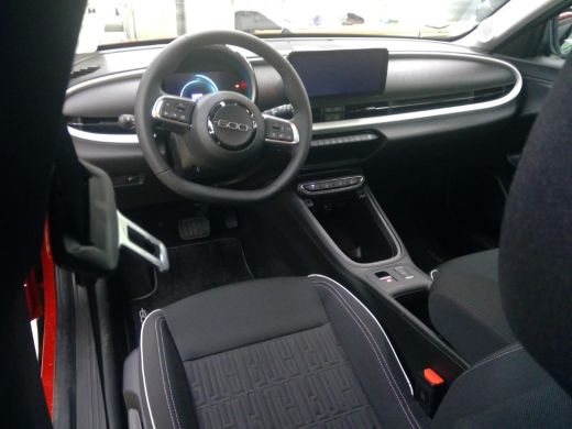Fiat 600E Urban 54 kWh 3 Fase 3-Fase | Navigatie By App | Parkeersensoren | Cruise Control | Apple Carplay ... ActivLease financial lease