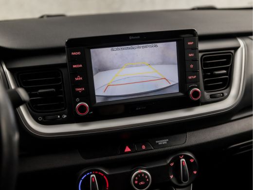 Kia Stonic 1.0 T-GDi Dynamic (APPLE CARPLAY, NAVIGATIE, CAMERA, LM VELGEN, SPORTSTOELEN, CRUISE, GETINT GLAS... ActivLease financial lease