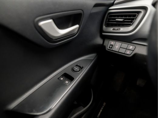 Kia Stonic 1.0 T-GDi Dynamic (APPLE CARPLAY, NAVIGATIE, CAMERA, LM VELGEN, SPORTSTOELEN, CRUISE, GETINT GLAS... ActivLease financial lease