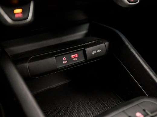 Kia Stonic 1.0 T-GDi Dynamic (APPLE CARPLAY, NAVIGATIE, CAMERA, LM VELGEN, SPORTSTOELEN, CRUISE, GETINT GLAS... ActivLease financial lease