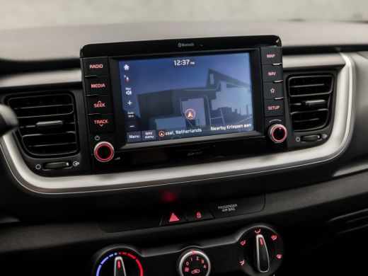 Kia Stonic 1.0 T-GDi Dynamic (APPLE CARPLAY, NAVIGATIE, CAMERA, LM VELGEN, SPORTSTOELEN, CRUISE, GETINT GLAS... ActivLease financial lease