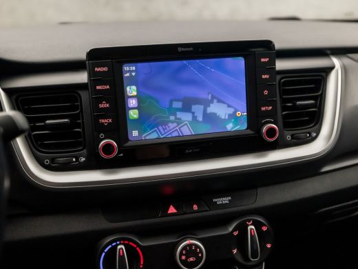 Kia Stonic 1.0 T-GDi Dynamic (APPLE CARPLAY, NAVIGATIE, CAMERA, LM VELGEN, SPORTSTOELEN, CRUISE, GETINT GLAS... ActivLease financial lease