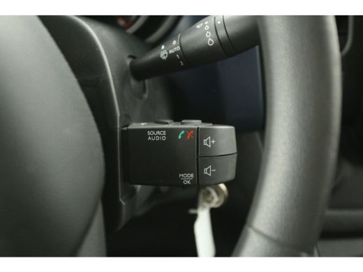 Opel Vivaro 1.6 CDTI L2H1 Airco Camera Cruise Navigatie 3 Persoons PDC Imperiaal Trekhaak ActivLease financial lease