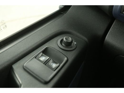 Opel Vivaro 1.6 CDTI L2H1 Airco Camera Cruise Navigatie 3 Persoons PDC Imperiaal Trekhaak ActivLease financial lease