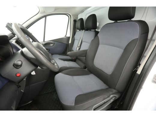 Opel Vivaro 1.6 CDTI L2H1 Airco Camera Cruise Navigatie 3 Persoons PDC Imperiaal Trekhaak ActivLease financial lease