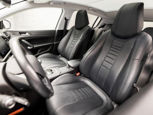 Peugeot 308 1.2 PureTech Sport (PANORAMADAK, APPLE CARPLAY, GROOT NAVI, LEDEREN SPORTSTOELEN, STOELVERWARMING... ActivLease financial lease