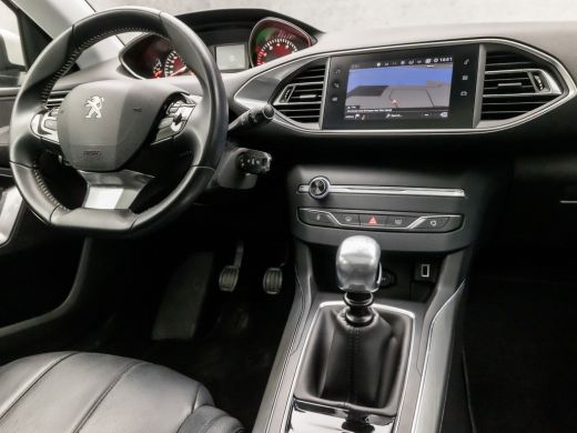 Peugeot 308 1.2 PureTech Sport (PANORAMADAK, APPLE CARPLAY, GROOT NAVI, LEDEREN SPORTSTOELEN, STOELVERWARMING... ActivLease financial lease