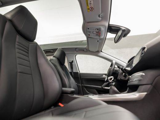Peugeot 308 1.2 PureTech Sport (PANORAMADAK, APPLE CARPLAY, GROOT NAVI, LEDEREN SPORTSTOELEN, STOELVERWARMING... ActivLease financial lease