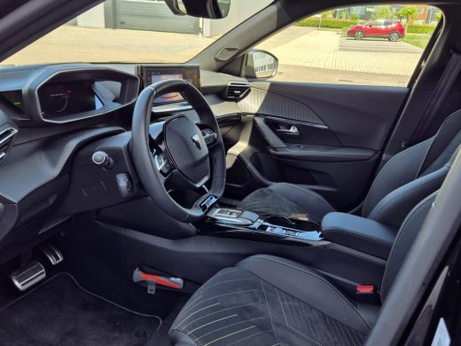 Peugeot e-2008 EV GT | 54 kWh 156PK | NL Dealer origineel | 3-Fase | Leder / Alcantara bekleding | Achteruitrijc... ActivLease financial lease