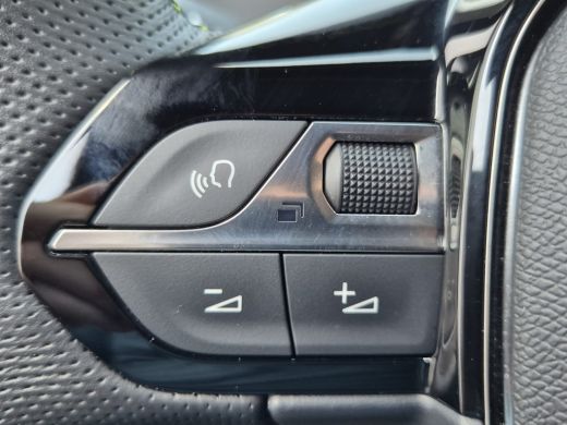 Peugeot e-2008 EV GT | 54 kWh 156PK | NL Dealer origineel | 3-Fase | Leder / Alcantara bekleding | Achteruitrijc... ActivLease financial lease