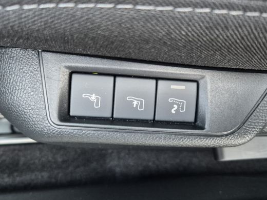 Peugeot e-2008 EV GT | 54 kWh 156PK | NL Dealer origineel | 3-Fase | Leder / Alcantara bekleding | Achteruitrijc... ActivLease financial lease