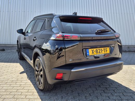 Peugeot e-2008 EV GT | 54 kWh 156PK | NL Dealer origineel | 3-Fase | Leder / Alcantara bekleding | Achteruitrijc... ActivLease financial lease