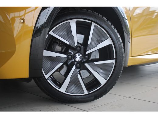 Peugeot e-208 EV GT Pack 136-PK 50 kWh 3-FASE | CAMERA | PANORAMADAK | STOELVERWARMING | ADAPTIVE CRUISE | DODE... ActivLease financial lease